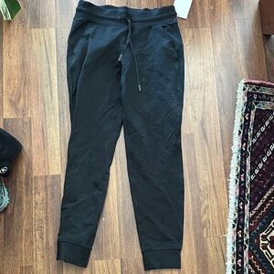 Lululemon ready to fleece jogger sz 8